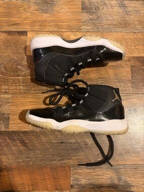 Air Jordan 11 Retro Black/White with Gum Sole Kids Size 4Y